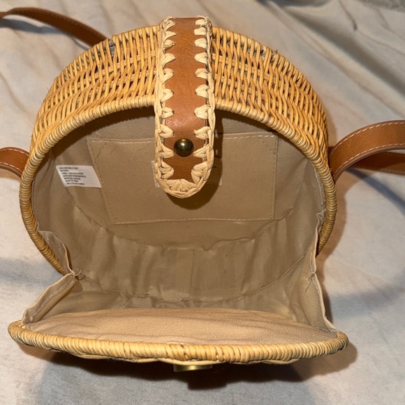 Universal Thread Round Woven Crossbody Bag in Natural and Tan - Picture 3 of 6
